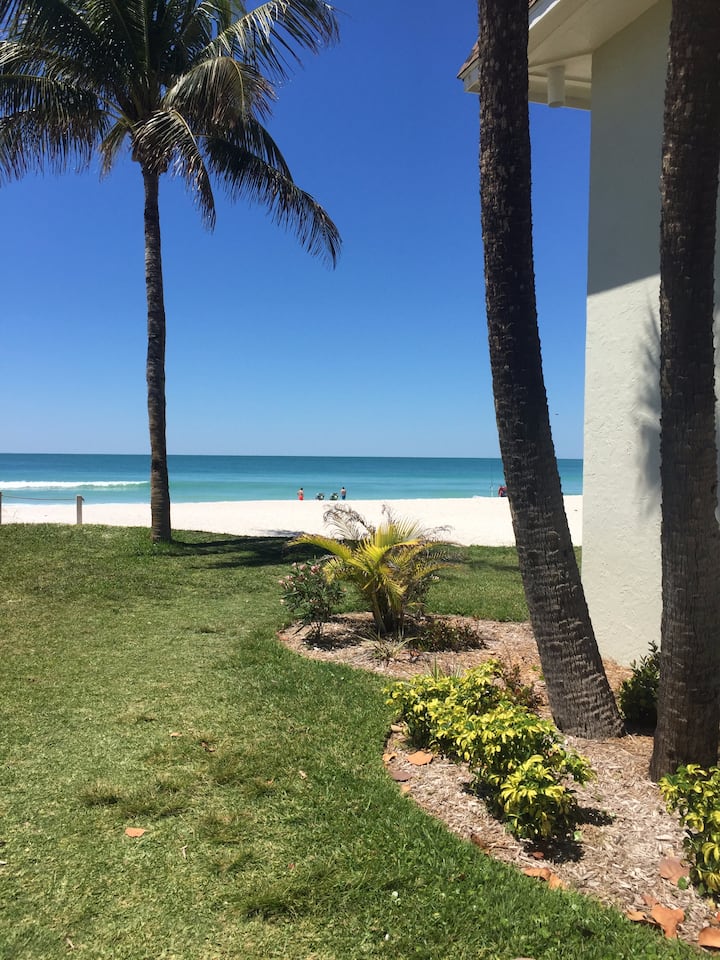 Anna Maria Islandjust a few steps to the beach Condominiums for Rent