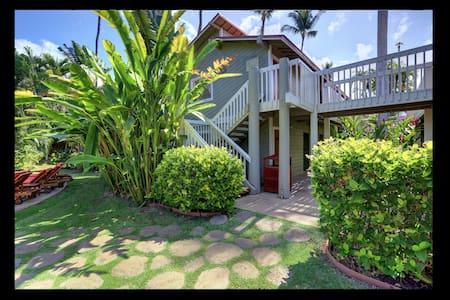 Lahaina Condo Near Front St. Upstairs, Corner Unit