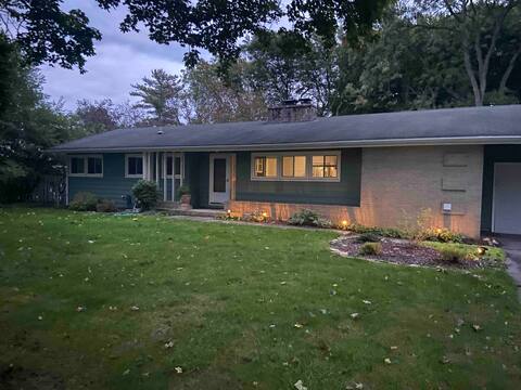3 Bed/2.5 Bath, Hot Tub, and Amenities Galore