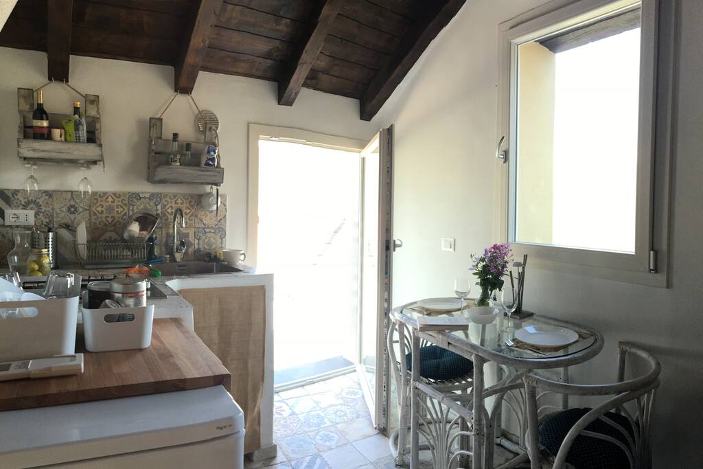 angolo cottura accessoriato equipped kitchen