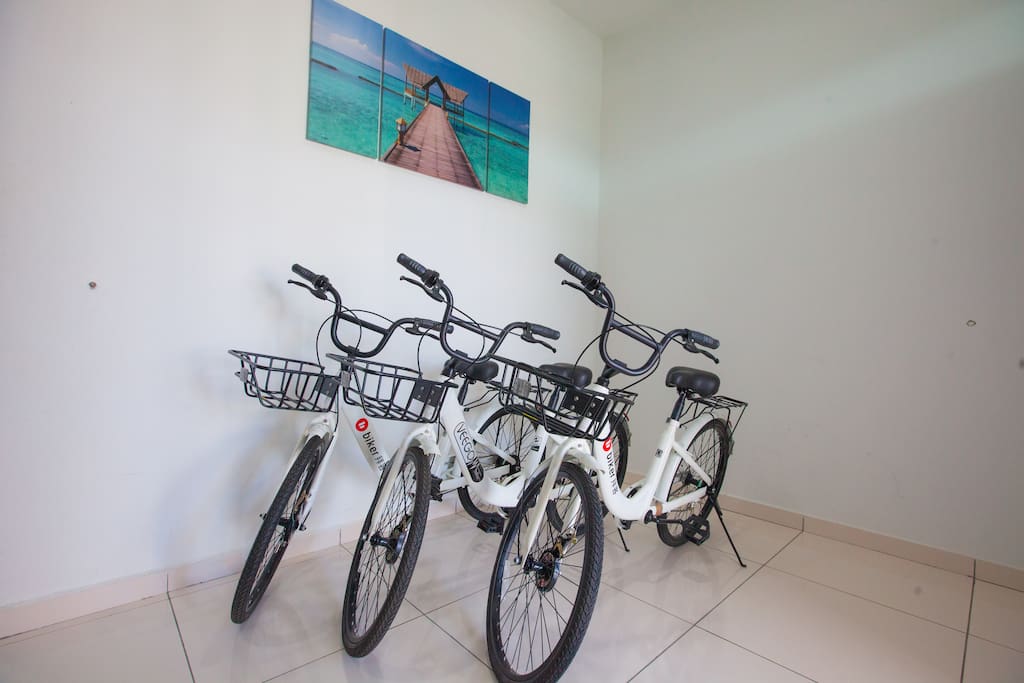 3 bicycle to allow guest look around