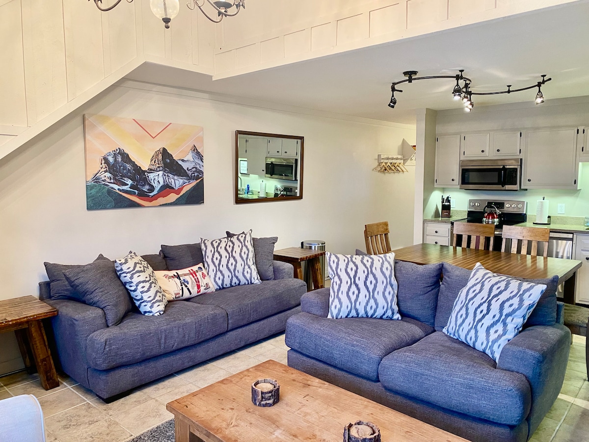 Top performing Airbnb: Bright & Cozy Ski-in Condo with Mountain View in Killington Village