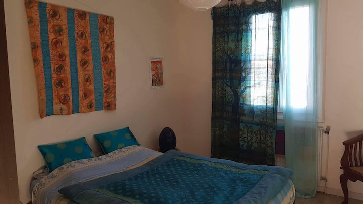 חדר כחול. מיטה 140 ..