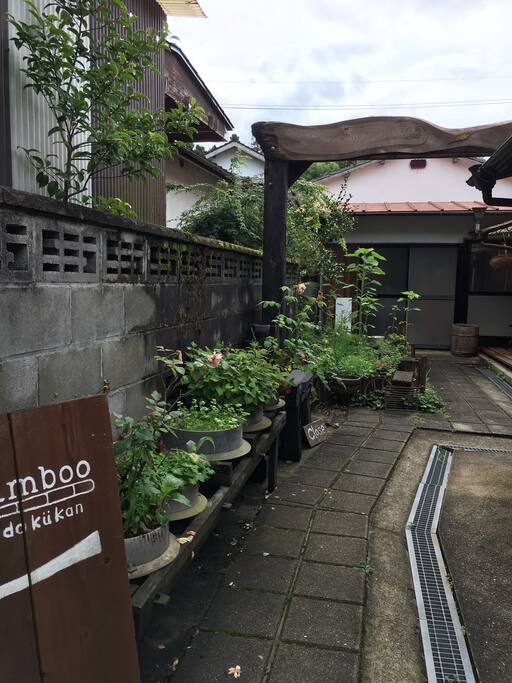 小さなお庭でお出迎え small garden