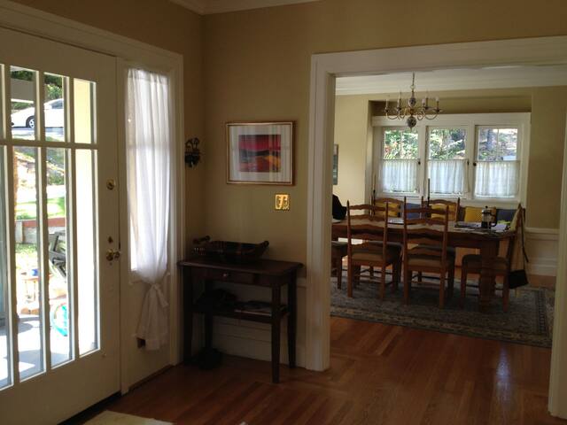 Beautiful peaceful Piedmont home. Walk everywhere! gallery image 5