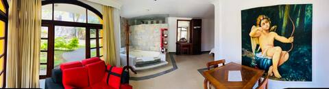 Suite with Private Jacuzzi 