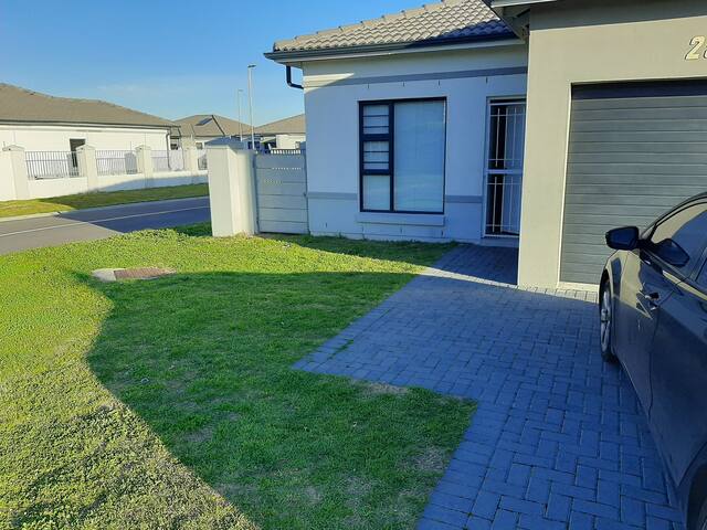 Luxuriously Laid on Long Acre gallery image 5