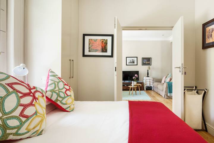 Exclusively Charming Sanitized Cottage, near Promenade gallery image 4