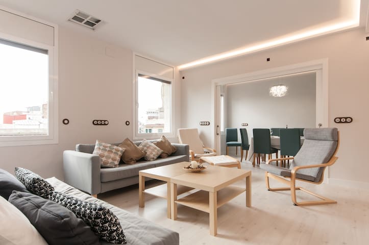 Great flat. Feel as at home in center Barcelona.