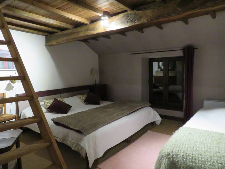 chumba cha kulala na 180 x 200 KITANDA mara mbili na 90 x 200 kitanda kimoja