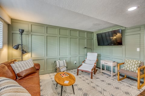 Popular Airbnb listing: Central/SAIT/ Foothills Hosp/ Free Parking in Capitol Hill