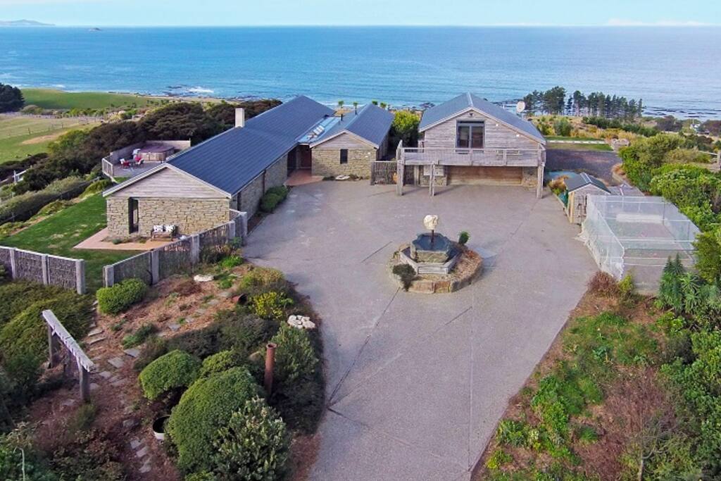 Apartment on the right, see the outstanding coastal outlook!