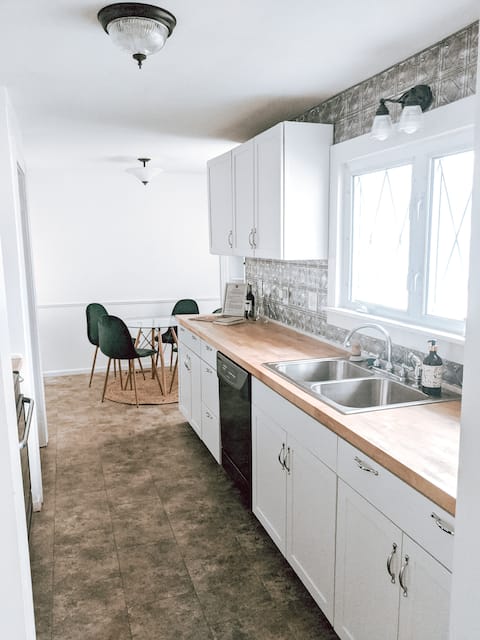 Newly updated DouglasPlace - near downtown Findlay