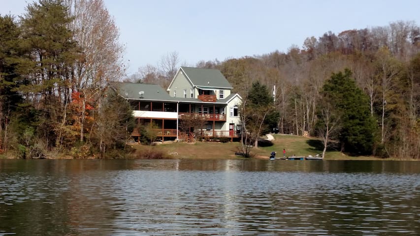 Twin Lakes Retreat   Smoky Mountains