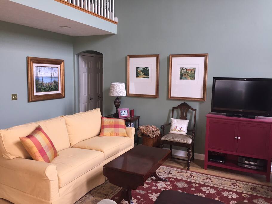 Living space and hallway to Master bdrm.