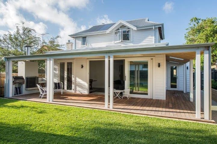 Renovated heritage house near river & Cott beaches