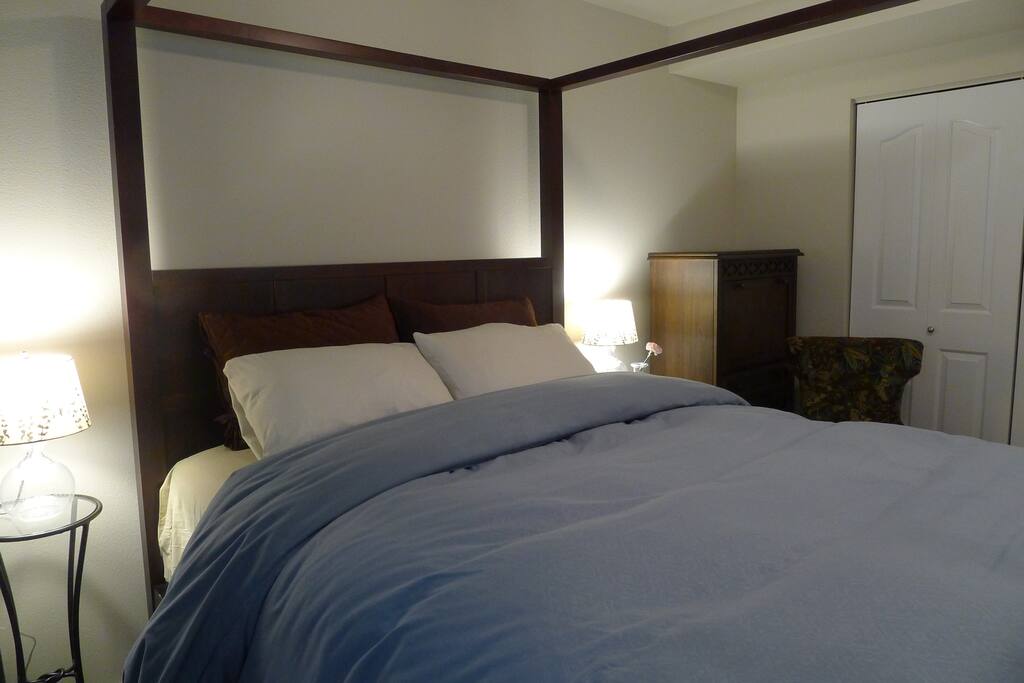 Down comforter w/new firm organic-lined pillows, and soft hypoallergenic pillows.