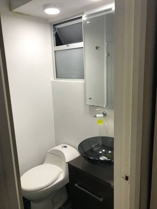 BAÑO PRIVADO HABITACIÓN PRINCIPAL