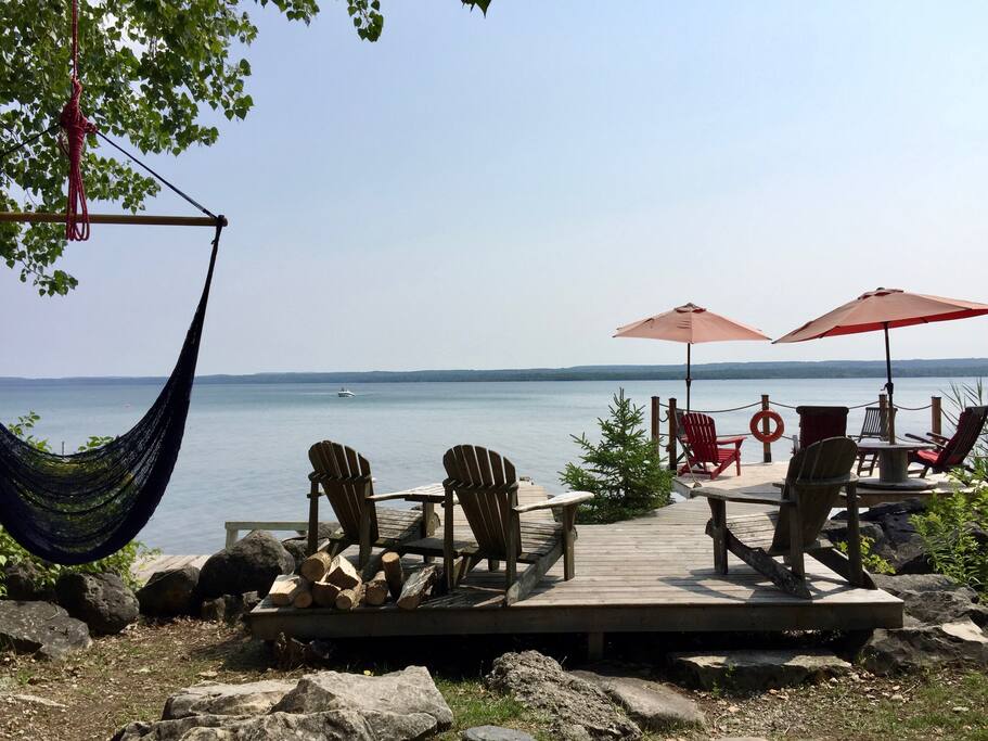 Balmy Breezes Waterfront Cottage (WINTERIZED) Cottages for Rent in