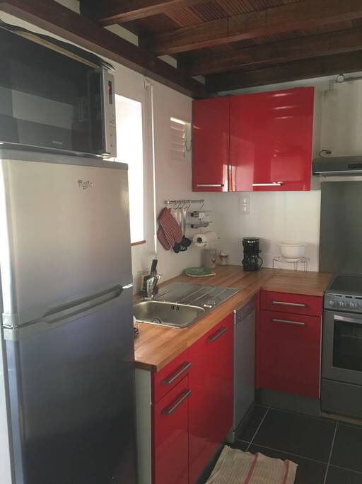 The kitchen is brand new an fully equiped