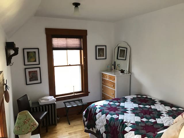 North House Inn (Summer Room)