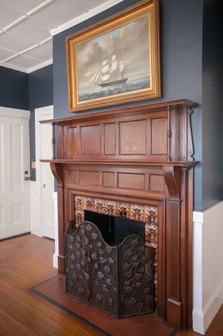 2500 SF Home – Downtown Newport A+ Location gallery image 5