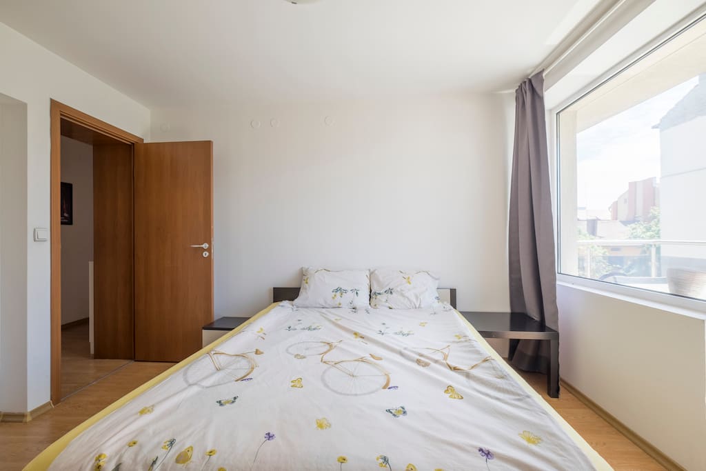 Bedroom 1: Agents 1&2 are based here