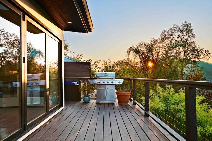 Hollywood Hills / Skyline views / Private Sauna gallery image 3