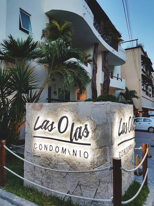 Las Olas sign. Just ask the taxi driver to take you to Mamitas Beach.