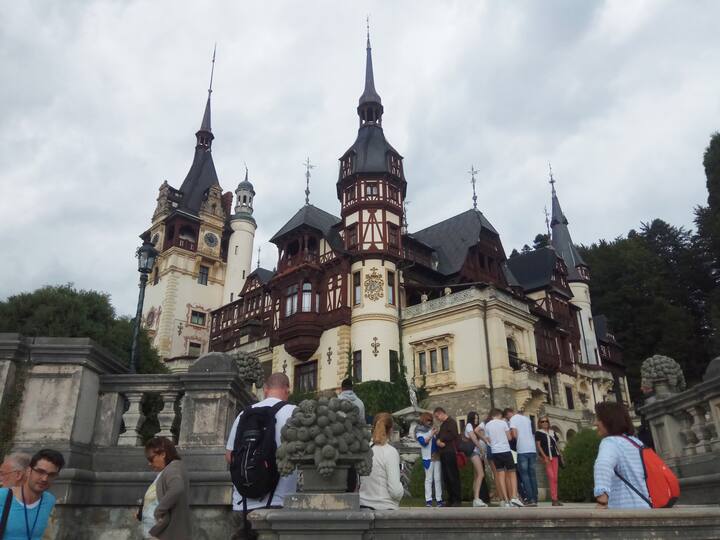 Castelli Di Dracula E Peles Brasov Airbnb