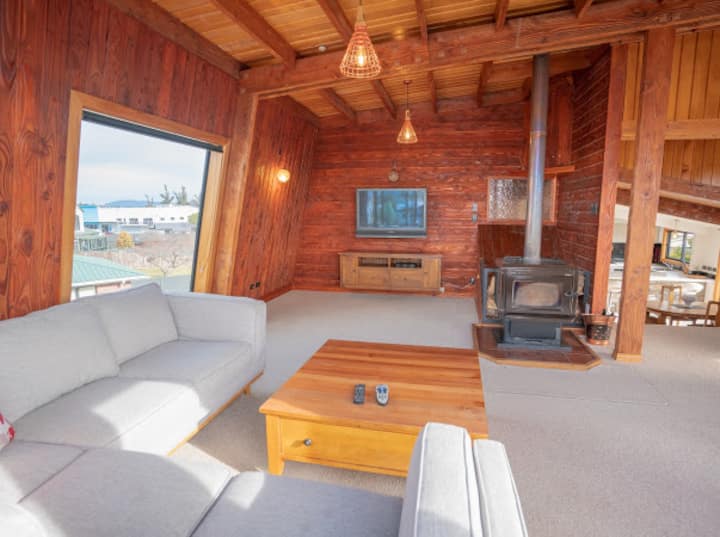Fiordland Retreat - Large Te Anau Holiday House! - Te Anau