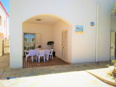Villa Rosso Corallo near the sea, Punta Secca