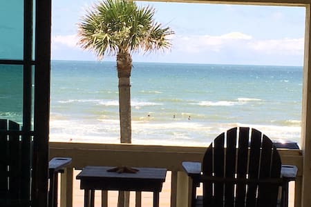 Luxurious Condo with  Beach View, Pool & Hot Tub!