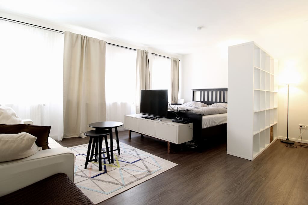 The studio is furnished in a modern style and is bright.