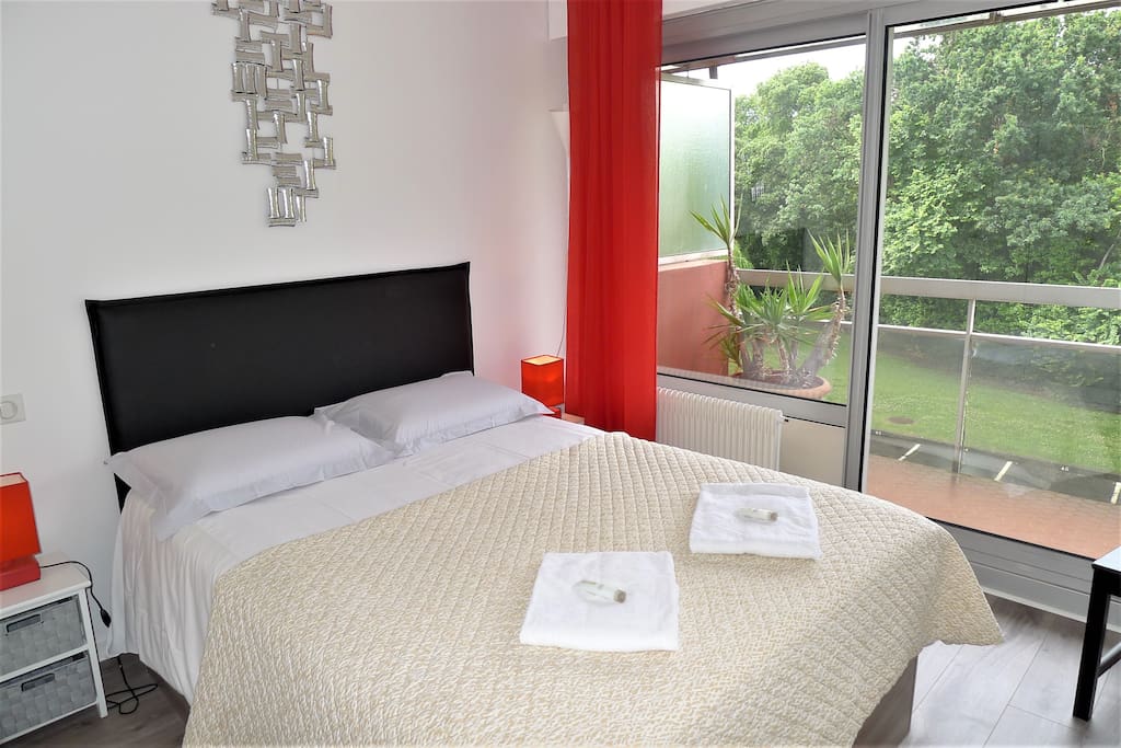 Chambre 2 lit double 140x190 avec accès terrasse côté Parc