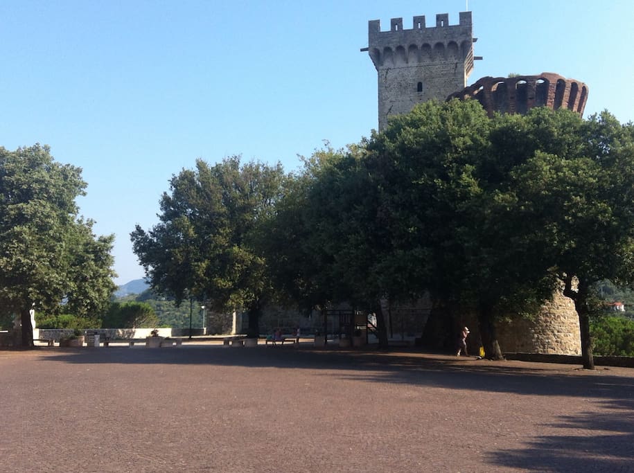 La piazza "Querciola"