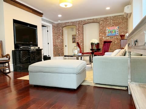 C&J Historic Updated Apartment in Morristown