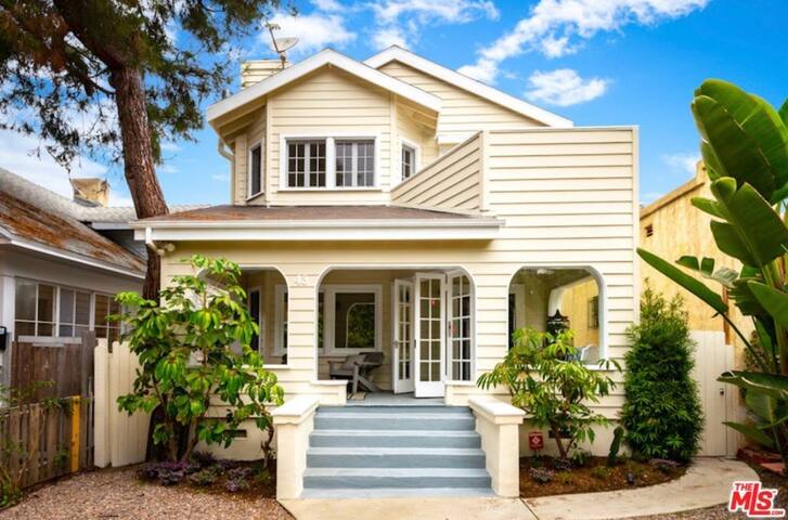 5 Bdrm Venice Beachfront Craftsman and Guest House gallery image 3