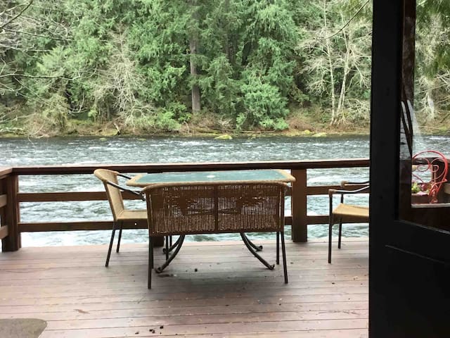 Mckenzie River Cabin 2 Cabins For Rent In Vida Oregon United