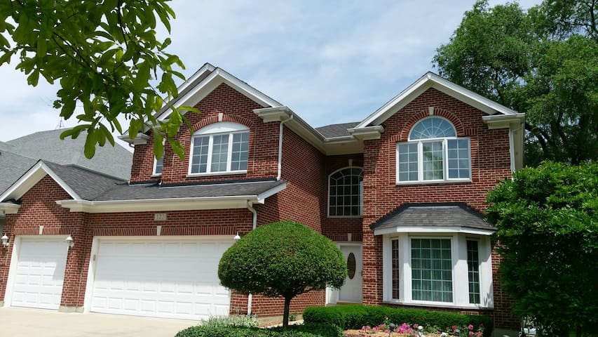 Private Room with 2 Twin Beds in Westmont