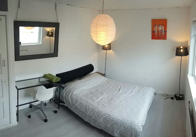 Cosy room for 2 nearby Amsterdam.