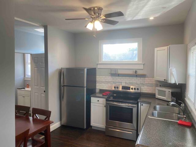 Campus Crest (B)-charming 2 bd close to campus! gallery image 5