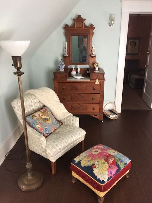 The room has hard wood floors and beautiful antiques.