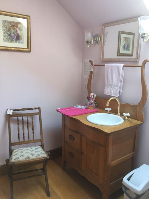 The antique washstand in the Red Oak bathroom is retrofitted with a sink
