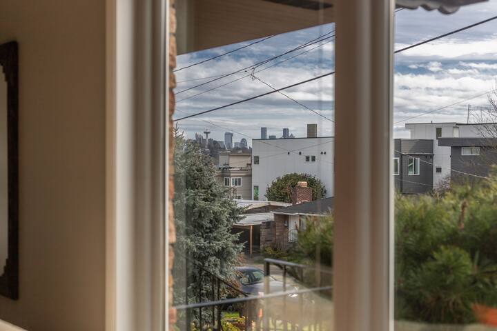 SPACIOUS HOME in Quiet Neighborhood, Pet Friendly! gallery image 4