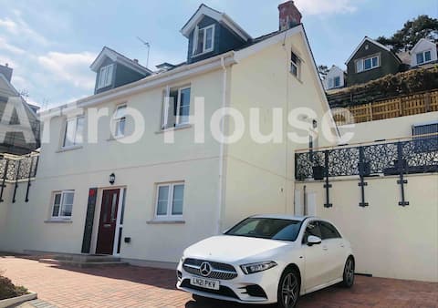 Luxury Dog Friendly Holiday Home With Hot Tub