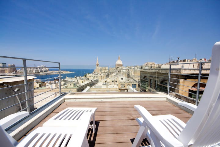 Sea view stylish Aprt - 2 bedroom