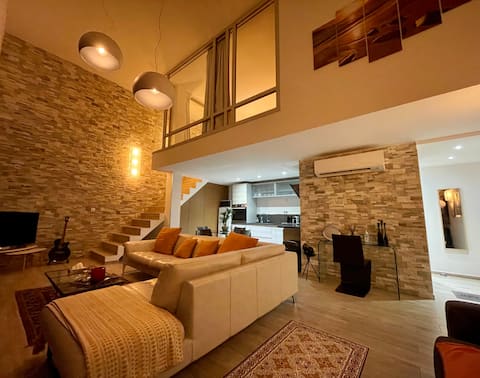 Propriété Airbnb réussie: Entire Duplex Accommodation – California loft style. à Bastia