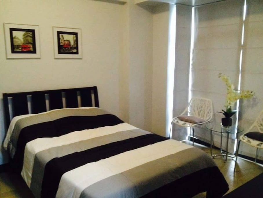 Spacious Contemporary Bedroom