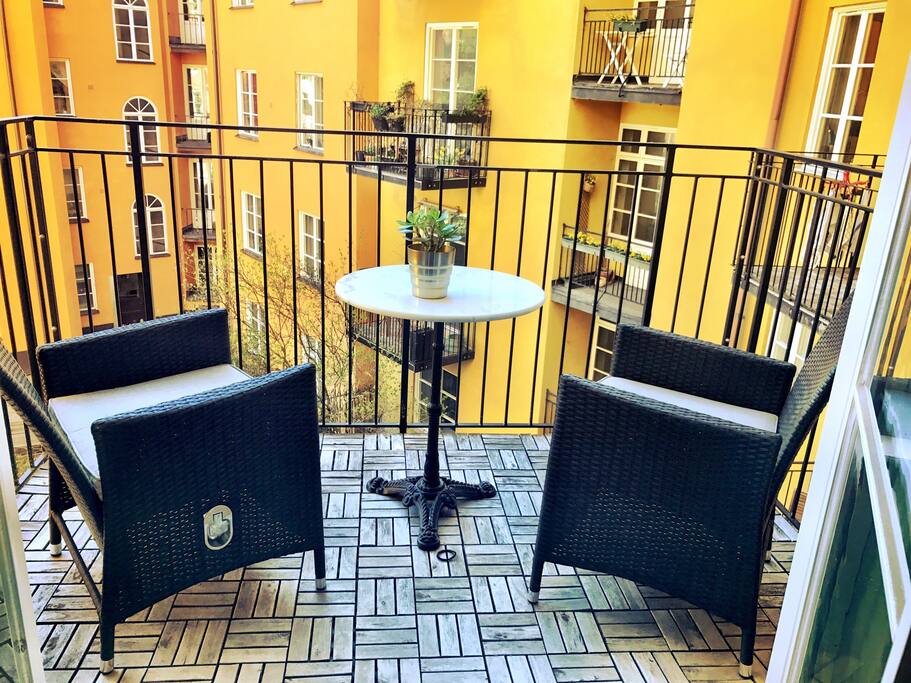 Great balcony for breakfast or lunch. It gets great sun 09 am til 3 pm.